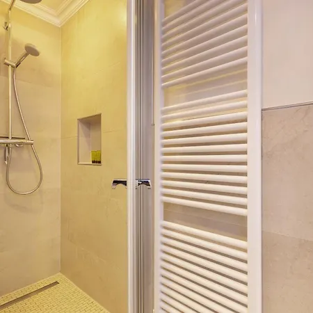Mali Apartman *